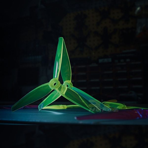 aa8e17c6edab2d5b594879bd3b409c2b.jpeg HQProp Ethix P3.5 RAD Berry (2CW+2CCW) 5mm Hole 3-blade Propeller (2 pairs/4pcs) HQEP3.5